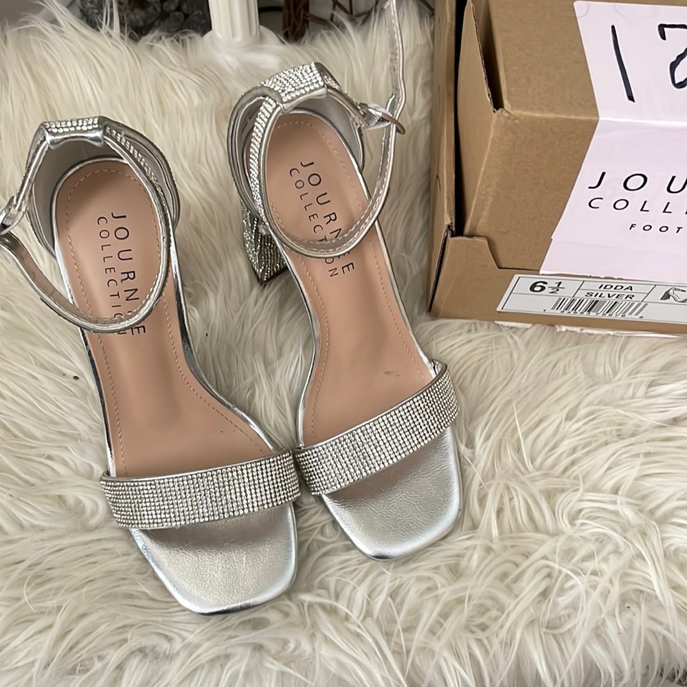 Rhinestone wide heel pump